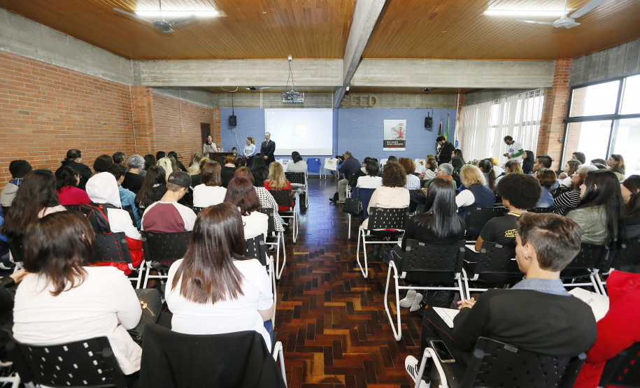 Secretaria Estadual de Educação do Paraná; Auditório do DPTE reune alunos da rede estadual de educaçao para debater o dia 18 de maio Dia Nacional de Combate ao Abuso e à Exploração Sexual de Crianças e Adolescentes. 17-05-18. Foto: Hedeson Alves