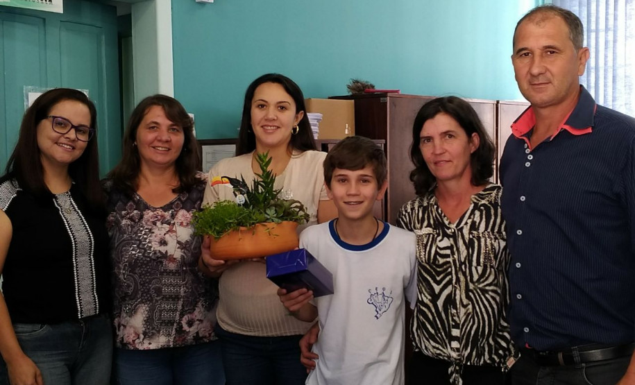 O trabalho “Água: a grande teia da vida”, de estudantes do Colégio Estadual do Campo Gonçalves Junior, vai representar o Paraná na 5ª edição da Conferência Nacional Infantojuvenil pelo Meio Ambiente, em Brasília.