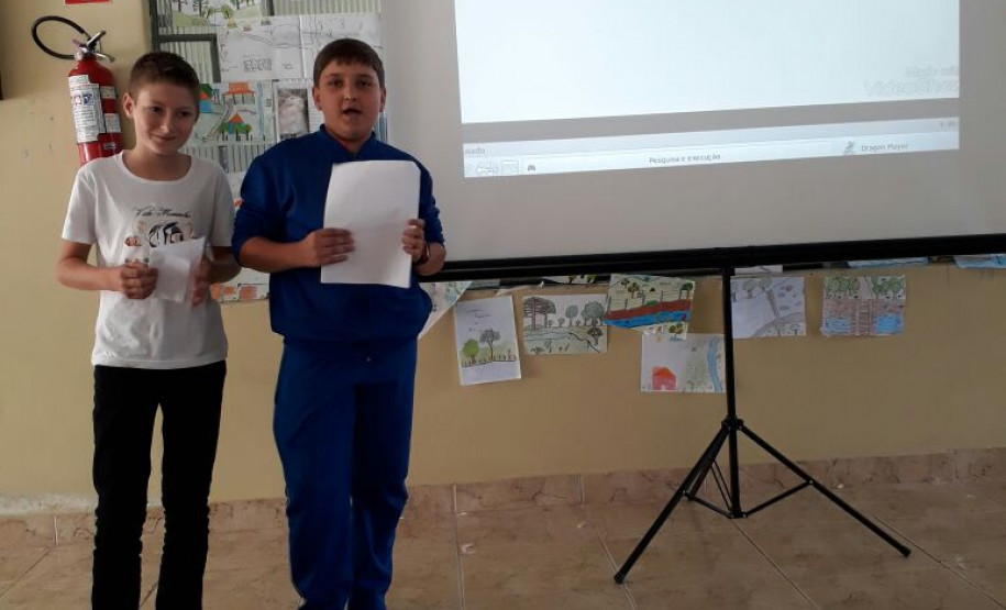 O trabalho “Água: a grande teia da vida”, de estudantes do Colégio Estadual do Campo Gonçalves Junior, vai representar o Paraná na 5ª edição da Conferência Nacional Infantojuvenil pelo Meio Ambiente, em Brasília.