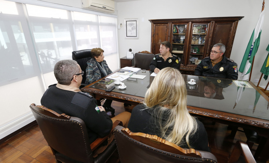 Secretaria Estadual de Educação do Paraná; Reunião no gabinete da Secretária Luciz Cortez com o Coronel Monteiro da PM. 21-05-18. Foto: Hedeson Alves