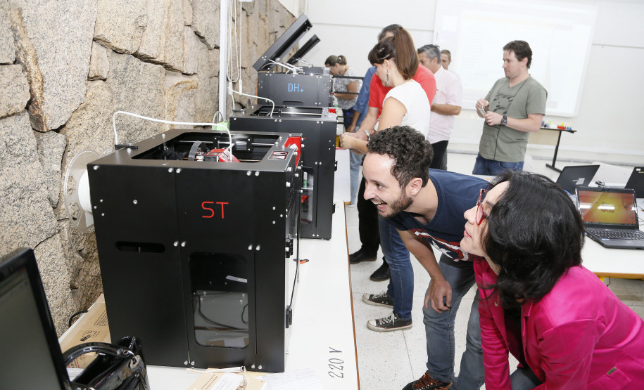 Material serve como introdução à prototipagem e a impressão em 3D e pode ser usado por professores, estudantes e comunidade escolar.  Foto: Hedeson Alves