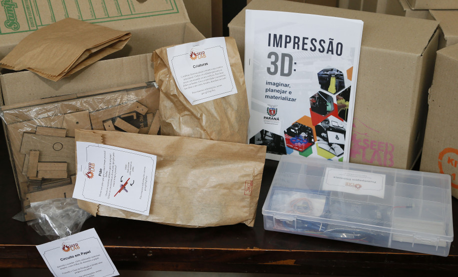 Material serve como introdução à prototipagem e a impressão em 3D e pode ser usado por professores, estudantes e comunidade escolar.  Foto: Hedeson Alves
