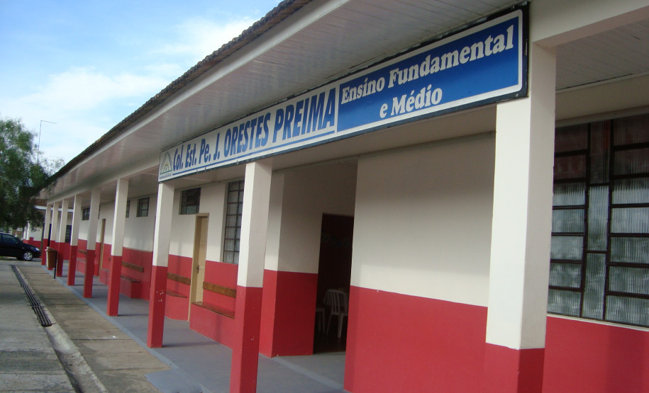 Foram beneficiadas escolas que precisavam de reparos urgentes. “Temos certeza de que este governo veio para fazer história, e está escrevendo-a em linhas sólidas, pois a rapidez e eficiência no atendimento aos anseios da educação são indiscutíveis”, afirmou José Antônio Pianaro, chefe do NRE.