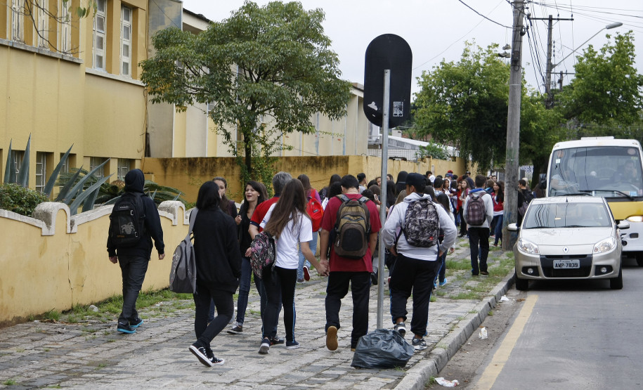 Em 47 municípios as aulas seguem parcialmente. Nos demais municípios as atividades serão mantidas.  Em Curitiba todas as escolas terão aula normalmente.  Foto: Hedeson Alves