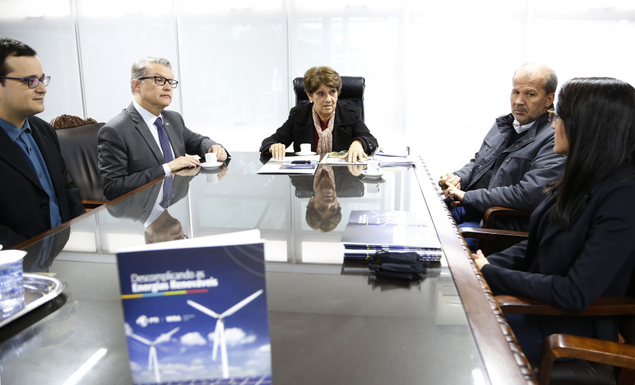 Secretaria Estadual de Educação do Paraná; Secretária Lucia Cortez recebe em seu gabinete representantes da Itaipu. 04-06-18. Foto: Hedeson Alves