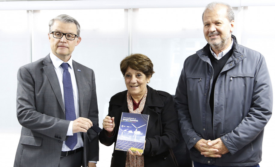 Secretaria Estadual de Educação do Paraná; Secretária Lucia Cortez recebe em seu gabinete representantes da Itaipu. 04-06-18. Foto: Hedeson Alves