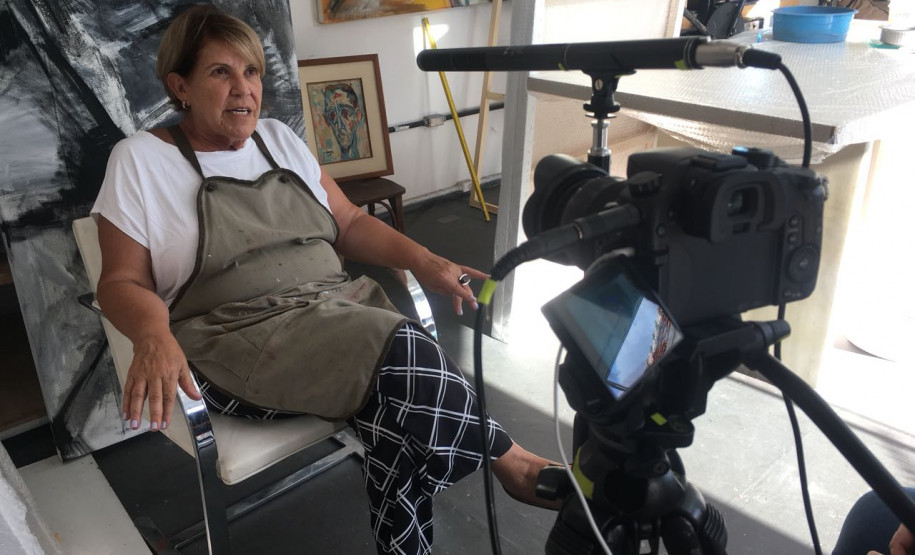 Começa nesta sexta-feira (08), no Centro Estadual de Capacitação em Artes Guido Viaro, a exposição Memória e Percepção - O Visível do Invisível, com obras da artista Estela Sandrini. A mostra faz parte do projeto "Te Encontro no Guido", um evento cultural e pedagógico que busca trabalhar a formação de plateia e expectadores com espetáculos e apresentações das diferentes áreas da arte.