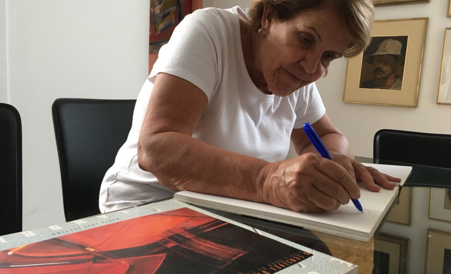 Começa nesta sexta-feira (08), no Centro Estadual de Capacitação em Artes Guido Viaro, a exposição Memória e Percepção - O Visível do Invisível, com obras da artista Estela Sandrini. A mostra faz parte do projeto "Te Encontro no Guido", um evento cultural e pedagógico que busca trabalhar a formação de plateia e expectadores com espetáculos e apresentações das diferentes áreas da arte.