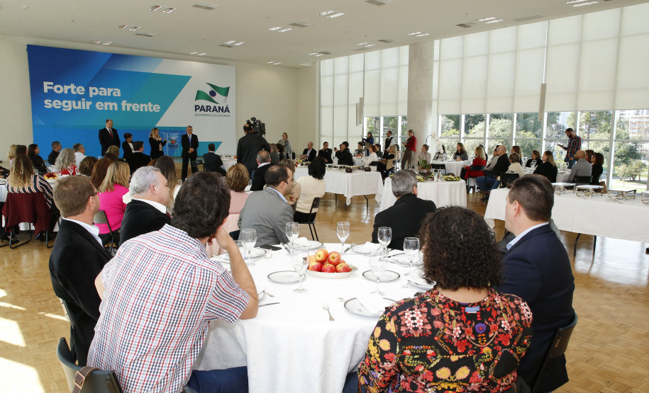 Secretaria Estadual de Educação do Paraná; Almoço no Palácio Iguaçu com a presença da Governadora Cida Borghetti a Secretária Lucia Cortez e chefes dos núcleos de educação. 11-06-18. Foto: Hedeson Alves