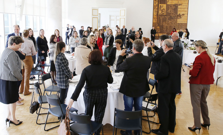 Secretaria Estadual de Educação do Paraná; Almoço no Palácio Iguaçu com a presença da Governadora Cida Borghetti a Secretária Lucia Cortez e chefes dos núcleos de educação. 11-06-18. Foto: Hedeson Alves