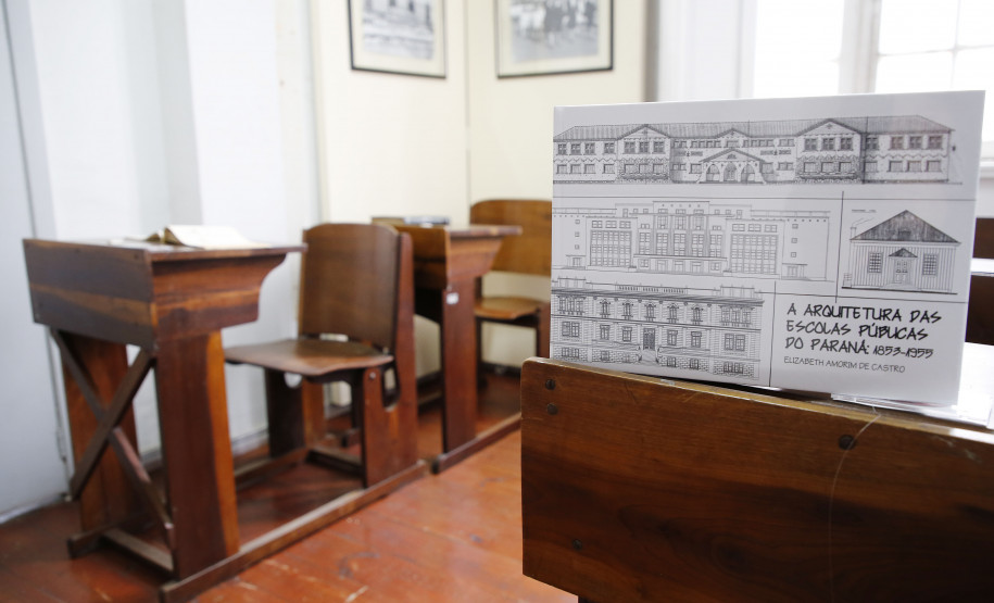 Secretaria Estadual de Educação do Paraná; Lançamento do livro a Arquitetura das Escolas Públicas do Paraná da Elizabeth Amorim de Castro no Museu da Escola. 12-06-18. Foto: Hedeson Alves