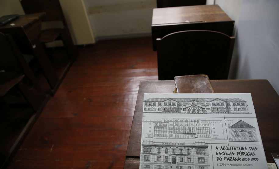Secretaria Estadual de Educação do Paraná; Lançamento do livro a Arquitetura das Escolas Públicas do Paraná da Elizabeth Amorim de Castro no Museu da Escola. 12-06-18. Foto: Hedeson Alves