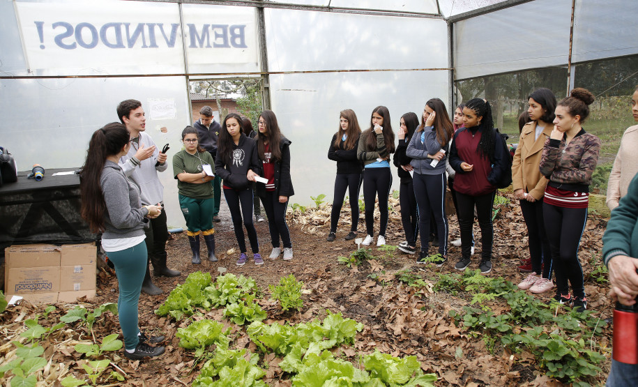 Secretaria Estadual de Educação do Paraná; Feira de profissões no CEEP Newton Freire. 13-06-18. Foto: Hedeson Alves