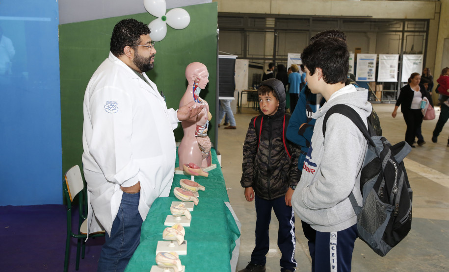 Secretaria Estadual de Educação do Paraná; Feira de profissões no CEEP Newton Freire. 13-06-18. Foto: Hedeson Alves