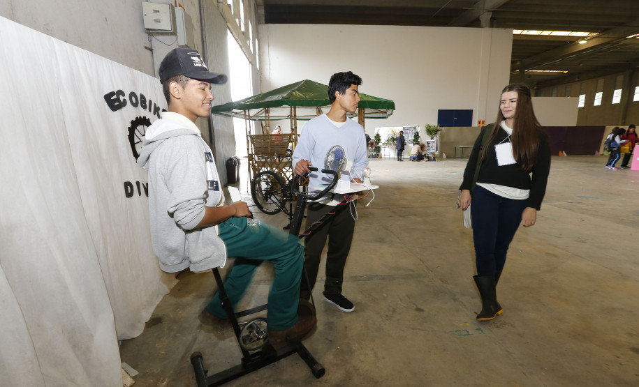 Secretaria Estadual de Educação do Paraná; Feira de profissões no CEEP Newton Freire. 13-06-18. Foto: Hedeson Alves