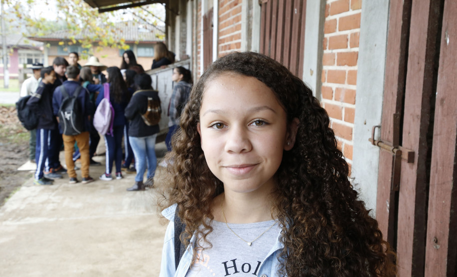Secretaria Estadual de Educação do Paraná; Feira de profissões no CEEP Newton Freire, na foto a aluna Vitora Maria. 13-06-18. Foto: Hedeson Alves