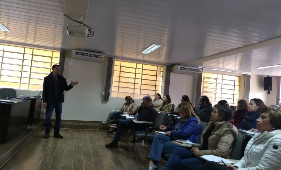 Encontros periódicos contribuem para avaliação e monitoramentos dos planos municipais e estadual de educação.