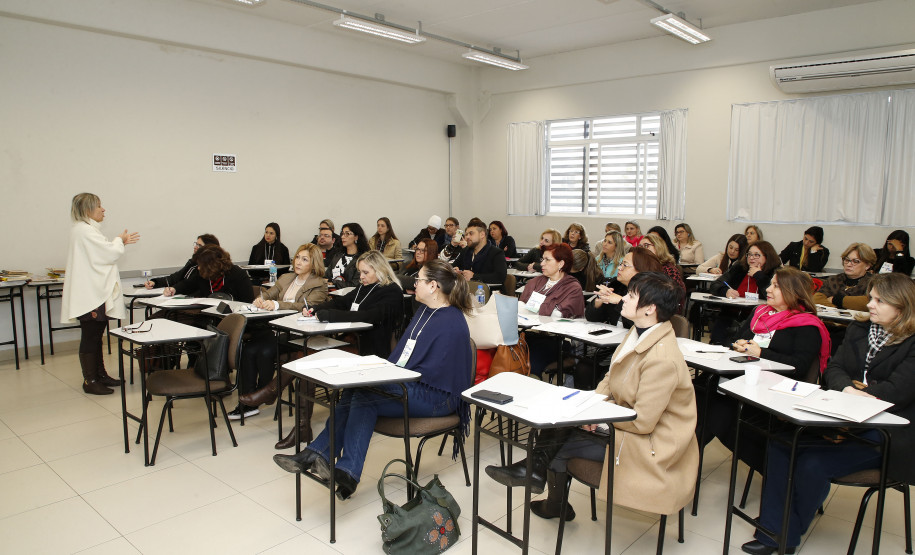 Secretaria Estadual de Educação do Paraná; Caminhos Pedagócicos IV, Curso de formação continuada para técnicos dos núcleos. 19-06-18. Foto: Hedeson Alves