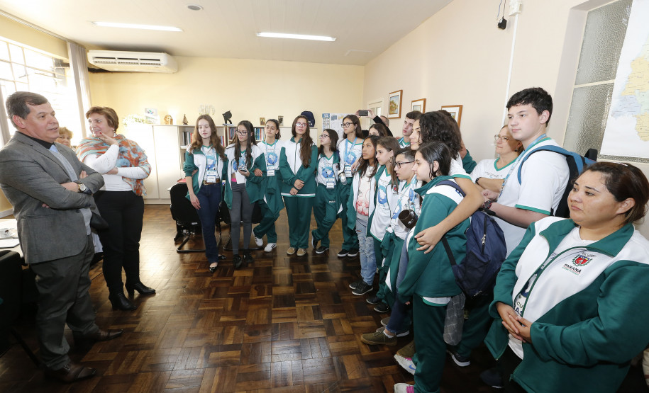 Secretaria Estadual de Educação do Paraná; Alunos da rede estadual que participaram da V Conferência Nacional Infantojuvenil pelo Meio Ambiente visitam a SEED. 19-06-18. Foto: Hedeson Alves