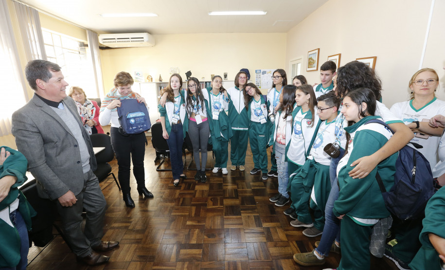 Secretaria Estadual de Educação do Paraná; Alunos da rede estadual que participaram da V Conferência Nacional Infantojuvenil pelo Meio Ambiente visitam a SEED. 19-06-18. Foto: Hedeson Alves