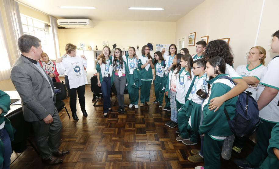 Secretaria Estadual de Educação do Paraná; Alunos da rede estadual que participaram da V Conferência Nacional Infantojuvenil pelo Meio Ambiente visitam a SEED. 19-06-18. Foto: Hedeson Alves