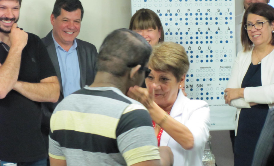 Equipamento auxiliará na elaboração de materiais pedagógicos que facilitem acesso ao currículo escolar a estudantes cegos ou com baixa visão.