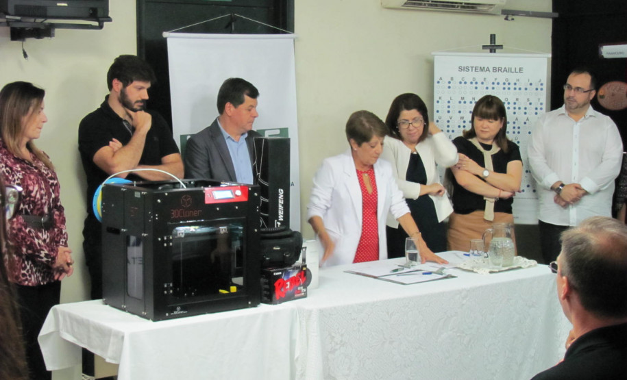 Equipamento auxiliará na elaboração de materiais pedagógicos que facilitem acesso ao currículo escolar a estudantes cegos ou com baixa visão.
