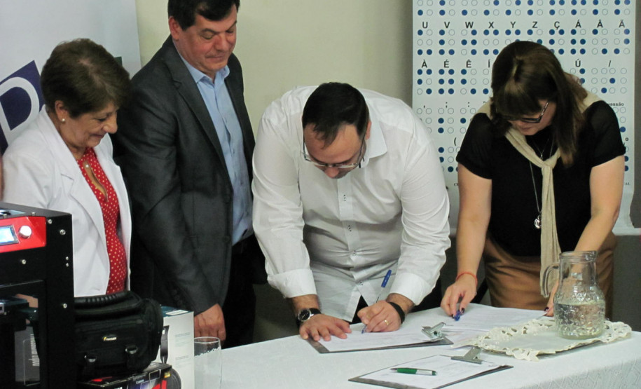 Equipamento auxiliará na elaboração de materiais pedagógicos que facilitem acesso ao currículo escolar a estudantes cegos ou com baixa visão.