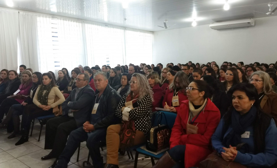 Conferência intermunicipal de educação do Núcleo Regional de Educação (NRE) de Assis Chateaubriand.