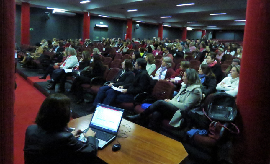 Conferência intermunicipal de educação do Núcleo Regional de Educação (NRE) de Toledo.