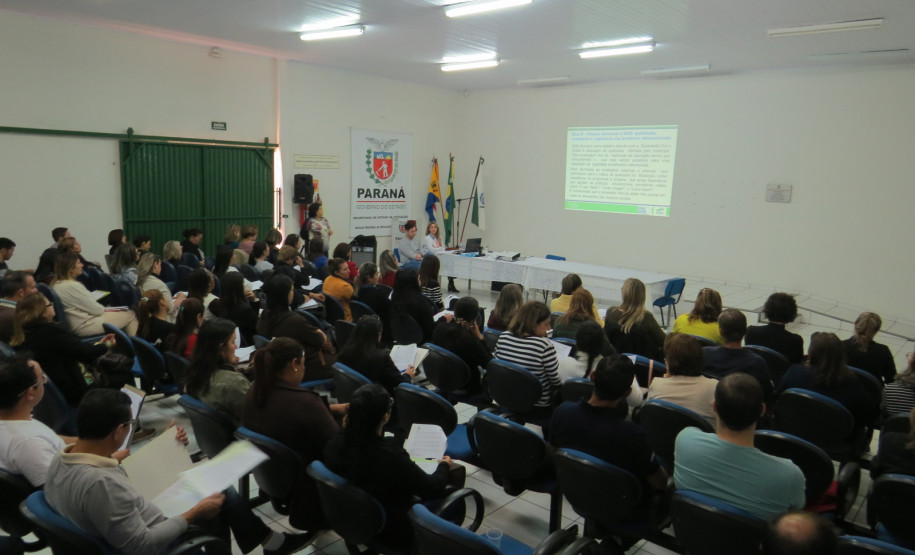 Conferência intermunicipal de educação do Núcleo Regional de Educação (NRE) de Umuarama.