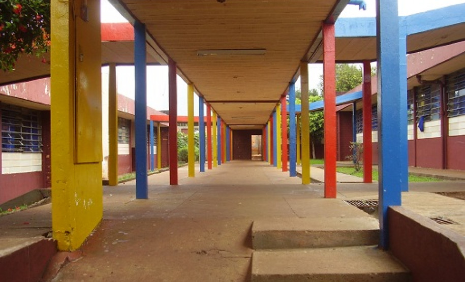 As três licitações para reforma e ampliação de escolas homologadas por Richa somam mais R$ 2,9 milhões de investimento.