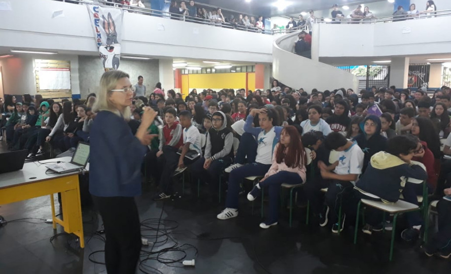 Debates marcam o Dia Nacional de Segurança e Saúde nas Escolas do Paraná Colégios que ofertam curso técnico em segurança do trabalho de seis municípios desenvolveram ações em parceria com o Ministério do Trabalho para discutir o tema com os estudantes