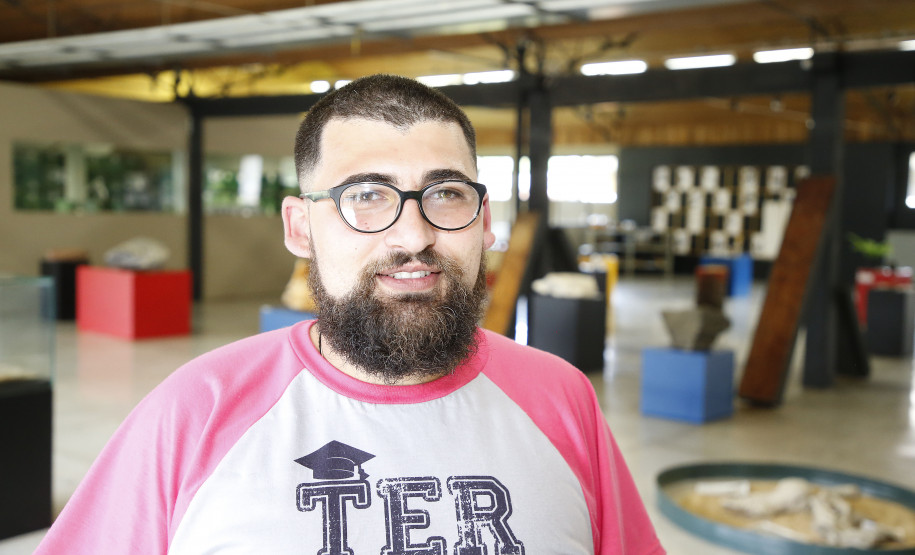 Secretaria Estadual de Educação do Paraná; Alunos de Ponta Grossa visitam o Parque da Ciências Newton Freire Maia em Quatro Barras, na foto o professor Luiz Américo. 09-10-18. Foto: Hedeson Alves