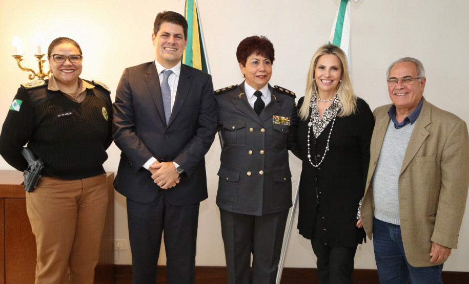 O Paraná passará a contar com mais três colégios da Polícia Militar em 2019. Nesta quinta-feira (11), a governadora Cida Borghetti assinou decreto que cria os colégios de Maringá, Cornélio Procópio e Cascavel.Curitiba, 11/10/2018Foto: Fernando Ogura / ANPr