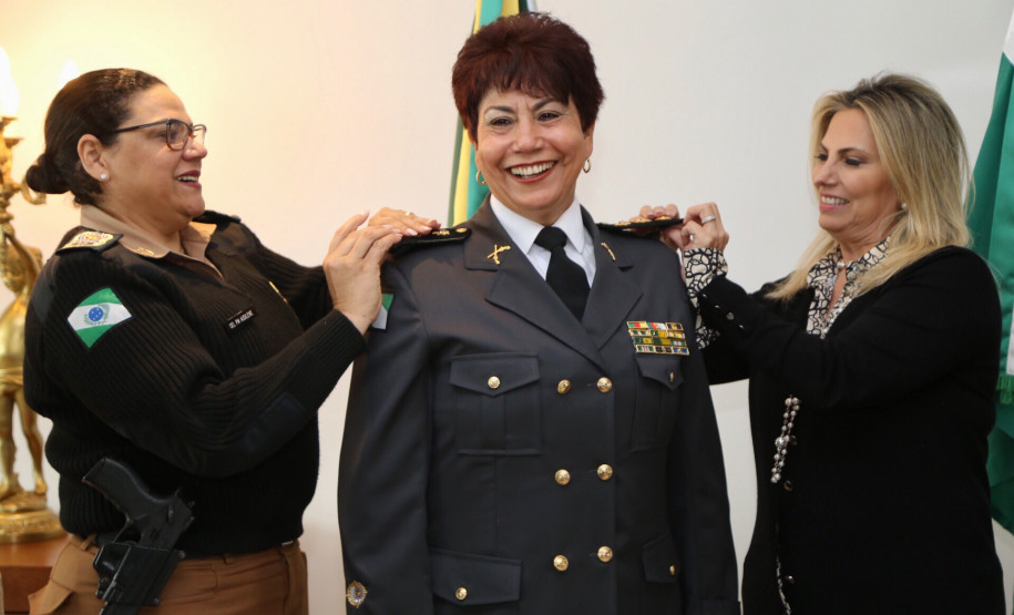 O Paraná passará a contar com mais três colégios da Polícia Militar em 2019. Nesta quinta-feira (11), a governadora Cida Borghetti assinou decreto que cria os colégios de Maringá, Cornélio Procópio e Cascavel.Curitiba, 11/10/2018Foto: Fernando Ogura / ANPr