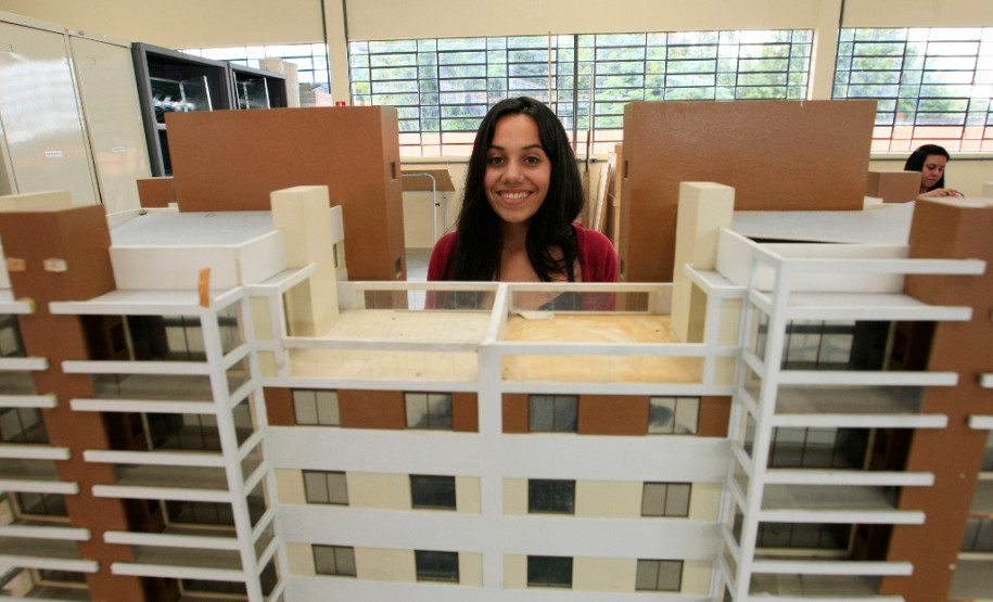 A Secretaria da Educação abre, a partir desta segunda-feira (15), as inscrições para 51 cursos técnicos e para o curso de Formação de Docentes, em mais de 180 municípios do Paraná