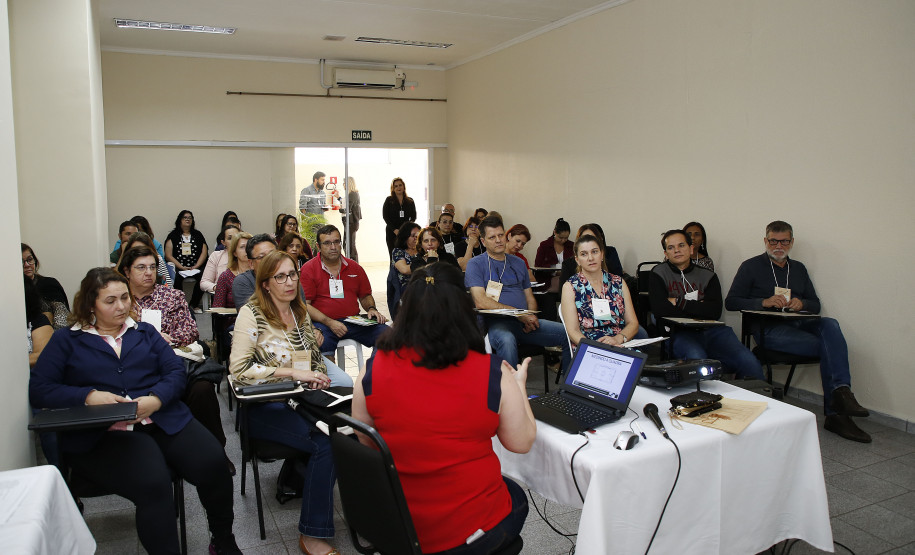 Secretaria Estadual de Educação do Paraná; Formação Continuada para professores e pedagogos do Sistema Socioeducacional do Paraná. 17-10-18. Foto: Hedeson Alves