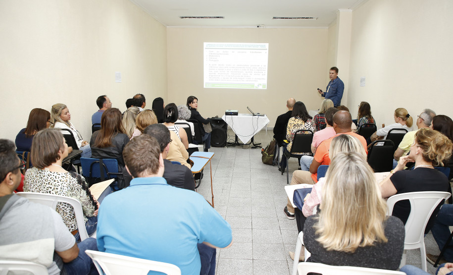 Secretaria Estadual de Educação do Paraná; Formação Continuada para professores e pedagogos do Sistema Socioeducacional do Paraná. 17-10-18. Foto: Hedeson Alves
