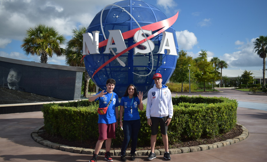 Projeto desenvolvido por três alunos do Colégio Estadual Arlindo Carvalho de Amorim, de Curitiba, foi classificado entre os cinco melhores do mundo na competição tecnológica Space Apps Challenge, também conhecida como Hackathon, promovida pela agência espacial norte-americana.