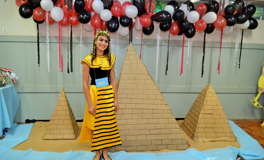 Pesquisa e apresentação tiveram como objetivo identificar e conhecer os povos que contribuíram para a formação da identidade cultural do Brasil.