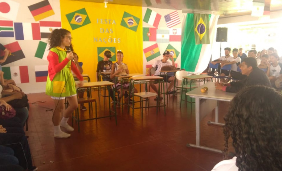 Pesquisa e apresentação tiveram como objetivo identificar e conhecer os povos que contribuíram para a formação da identidade cultural do Brasil.