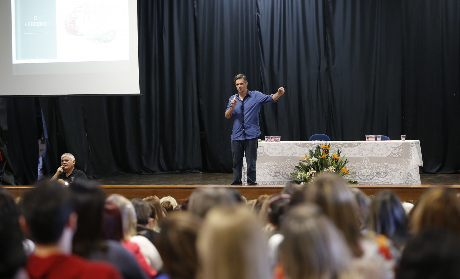 Secretaria Estadual de Educação do Paraná; II Simpósio de Neurociencias Aplicada e Educação Especial no auditório da FAculdade Bagozzi. 23-10-18. Foto: Hedeson Alves