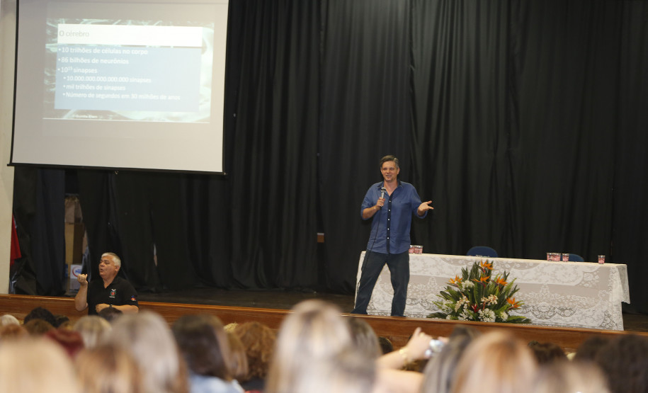 Secretaria Estadual de Educação do Paraná; II Simpósio de Neurociencias Aplicada e Educação Especial no auditório da FAculdade Bagozzi. 23-10-18. Foto: Hedeson Alves