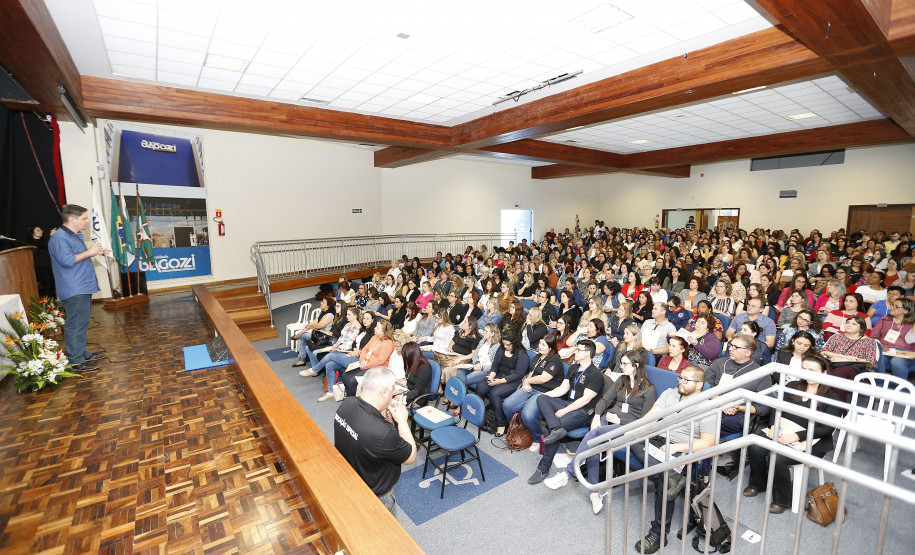 Secretaria Estadual de Educação do Paraná; II Simpósio de Neurociencias Aplicada e Educação Especial no auditório da FAculdade Bagozzi. 23-10-18. Foto: Hedeson Alves