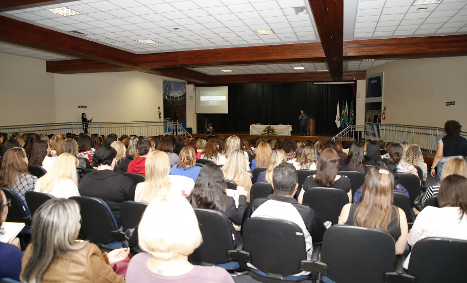 Secretaria Estadual de Educação do Paraná; II Simpósio de Neurociencias Aplicada e Educação Especial no auditório da FAculdade Bagozzi. 23-10-18. Foto: Hedeson Alves