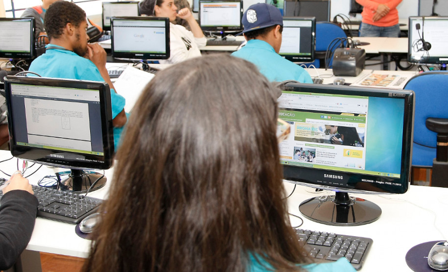 Estão abertas as inscrições para os Cursos Técnicos e o curso de Formação de Docentes da Secretaria da Educação do Paraná, agora prorrogadas até o dia 19 de novembro, devido ao recesso do Dia da Proclamação da República