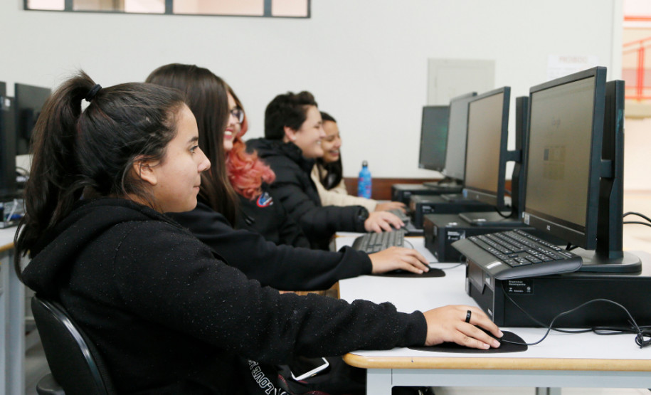 Estão abertas as inscrições para os Cursos Técnicos e o curso de Formação de Docentes da Secretaria da Educação do Paraná, agora prorrogadas até o dia 19 de novembro, devido ao recesso do Dia da Proclamação da República