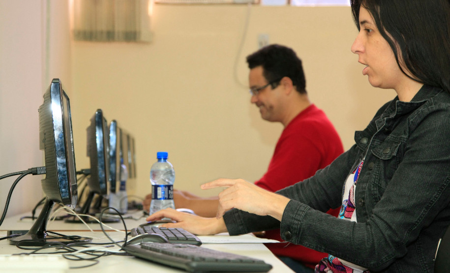 Começam hoje (1º) e vão até o dia 13 de novembro as inscrições para a segunda etapa dos Exames da Educação de Jovens e Adultos (EJA) Online 2018, da Secretaria da Educação do Paraná. A oportunidade é gratuita e voltada para toda pessoa, maior de 18 anos, que não teve acesso à educação na idade quando mais jovem e deseja retomar seus estudos e obter uma certificação no Ensino Médio.