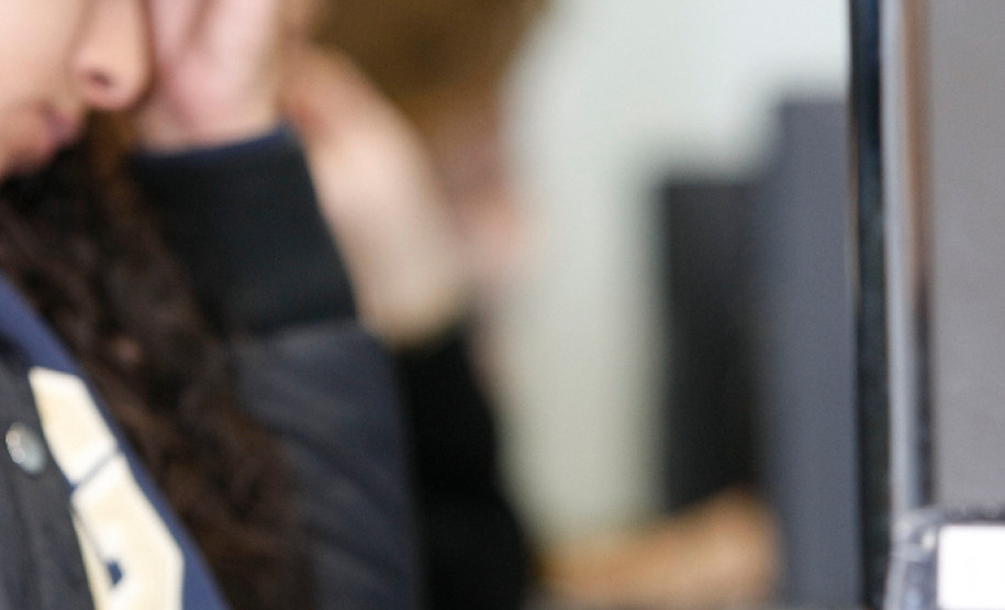 Começam hoje (1º) e vão até o dia 13 de novembro as inscrições para a segunda etapa dos Exames da Educação de Jovens e Adultos (EJA) Online 2018, da Secretaria da Educação do Paraná. A oportunidade é gratuita e voltada para toda pessoa, maior de 18 anos, que não teve acesso à educação na idade quando mais jovem e deseja retomar seus estudos e obter uma certificação no Ensino Médio.